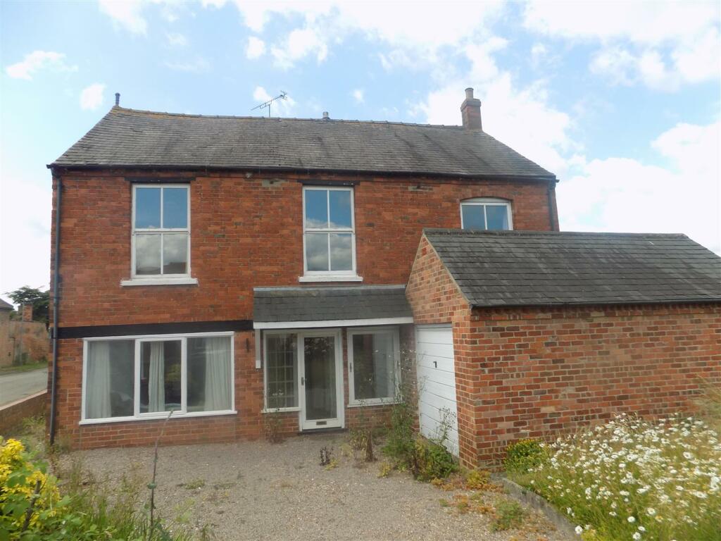 4 bedroom semidetached house for sale in Main Street, Hoveringham