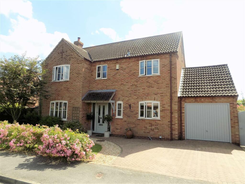 4 bedroom detached house for sale in Winterbeck Close, Bottesford, NG13