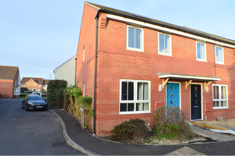 2 bedroom end of terrace house for sale in Imperial Way, Kingsdown