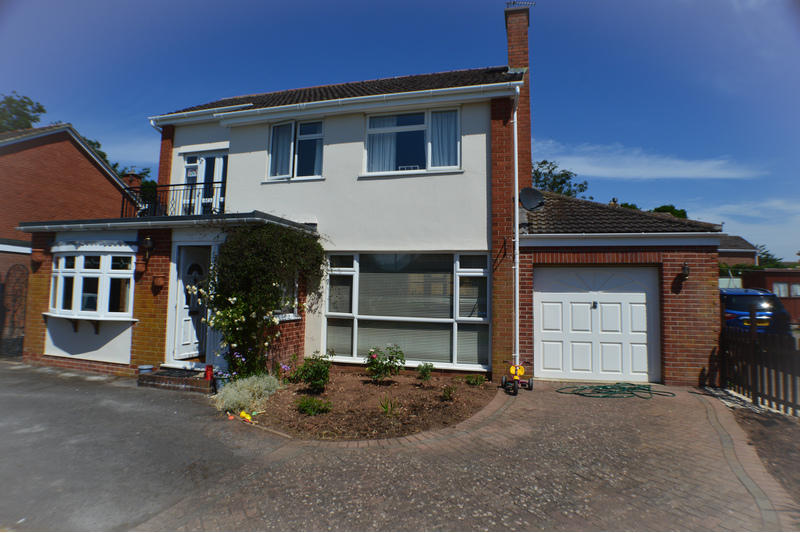 4 bedroom detached house for rent in Durleigh Road, Bridgwater, TA6