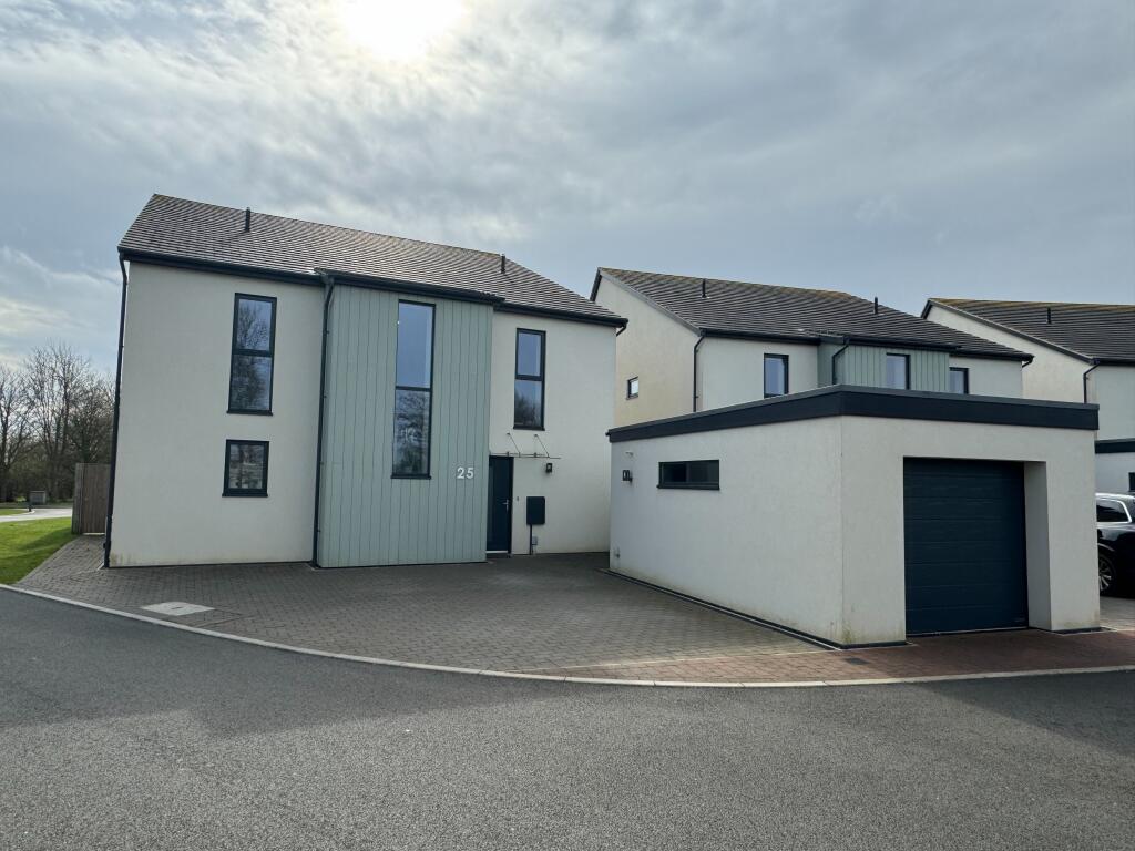 4 bedroom detached house for sale in Woodlands Edge, Lincoln, LN1