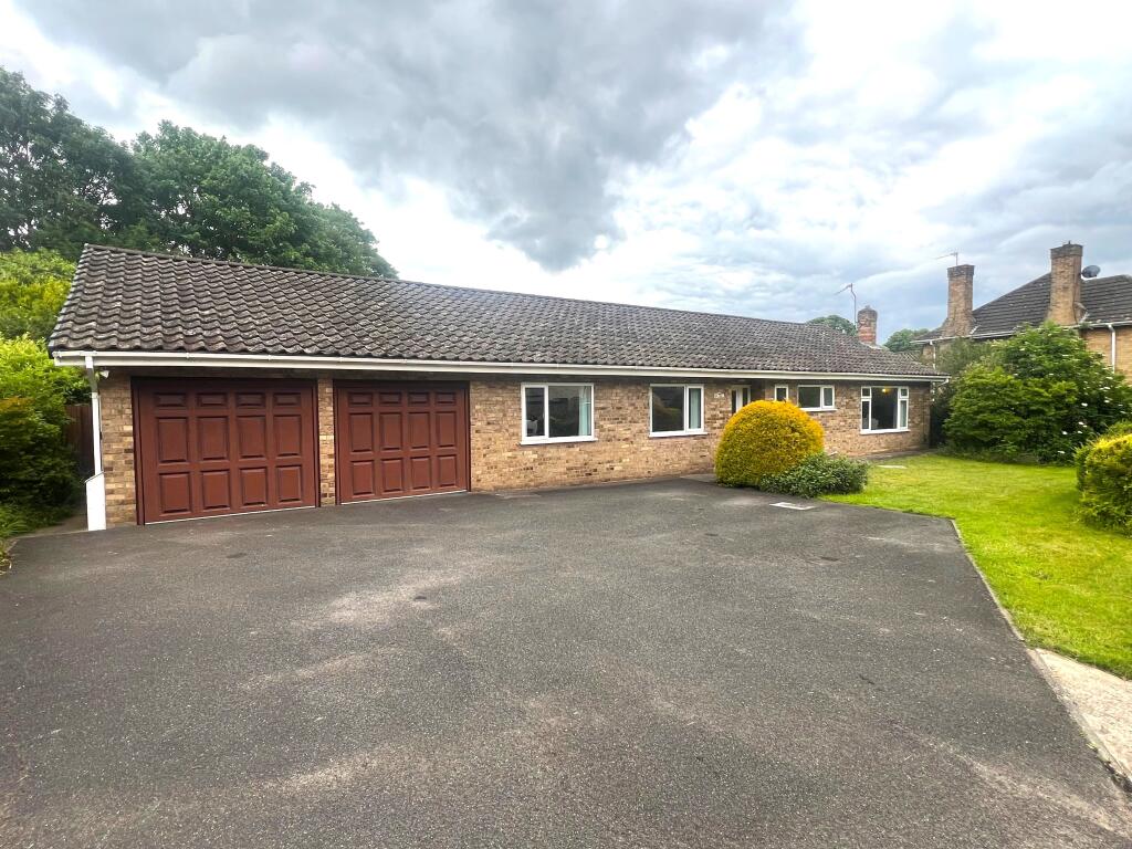 4 bedroom detached bungalow for sale in Lincoln Road, Branston, LN4