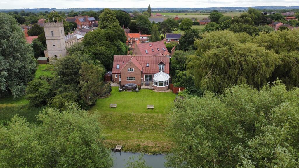 5 bedroom detached house for sale in Newark Road, Bassingham, LN5