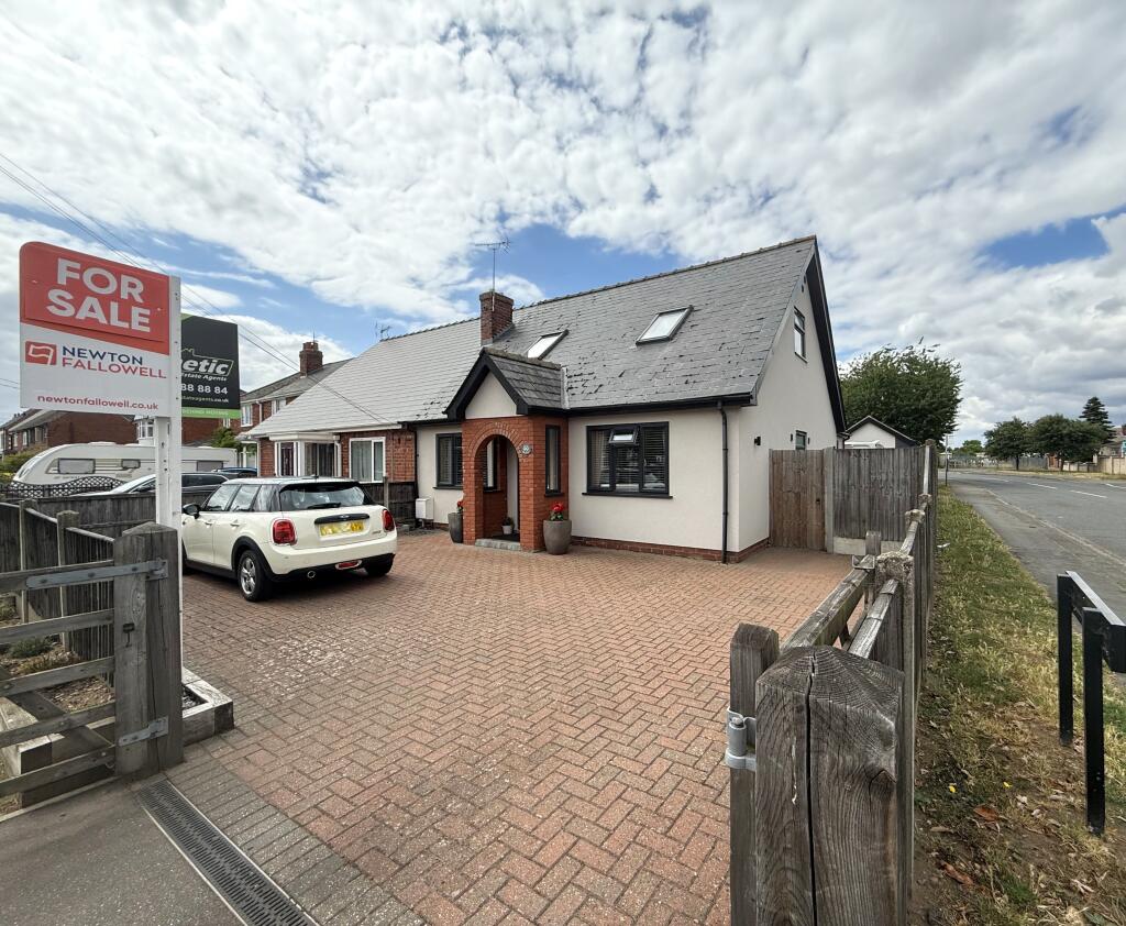 Main image of property: Lincoln Road, North Hykeham, LN6