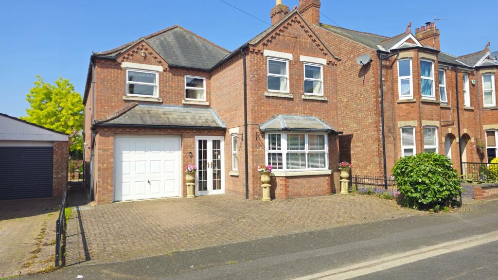 4 bedroom detached house for sale in Ickworth Road, Sleaford, NG34