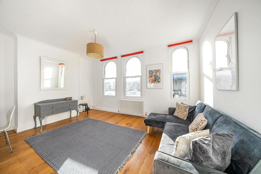 2 bedroom flat for sale in Park Road, Crouch End, London, N8