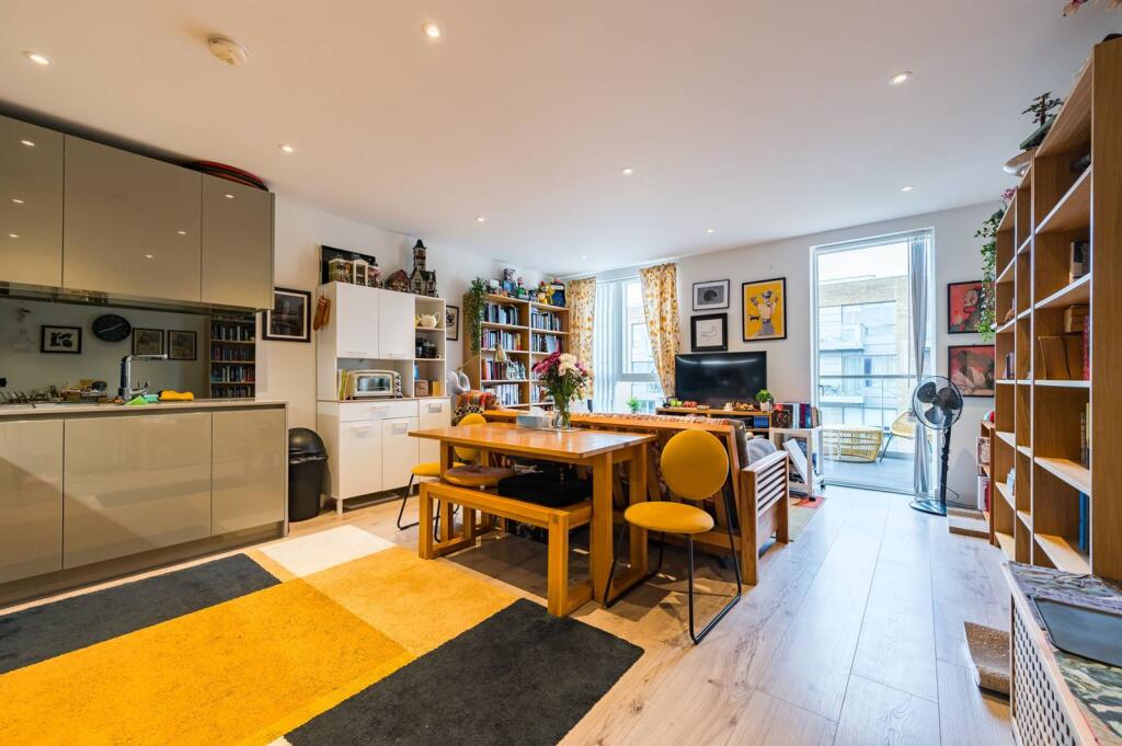 Main image of property: Smithfield Square N8, Harringay, London, N8
