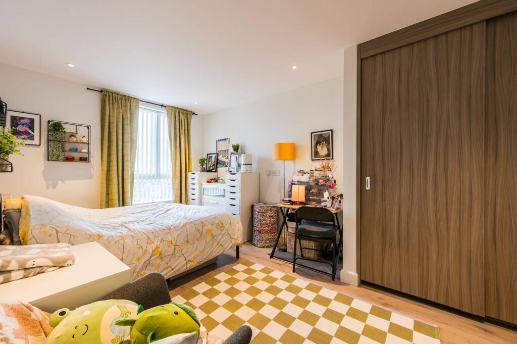 Main image of property: Smithfield Square N8, Harringay, London, N8