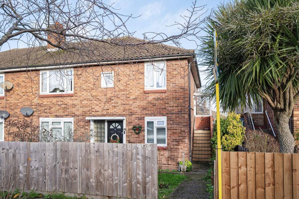 Main image of property: Roman Road, Muswell Hill, London, N10