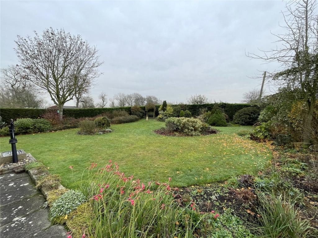 5 bedroom detached house for sale in Woodlands, Prestwick, Newcastle