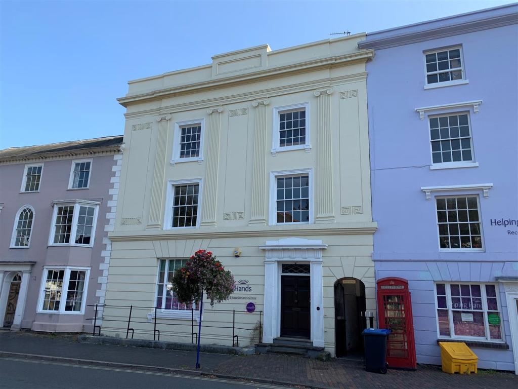 Commercial property for sale in Church Street, Alcester, B49