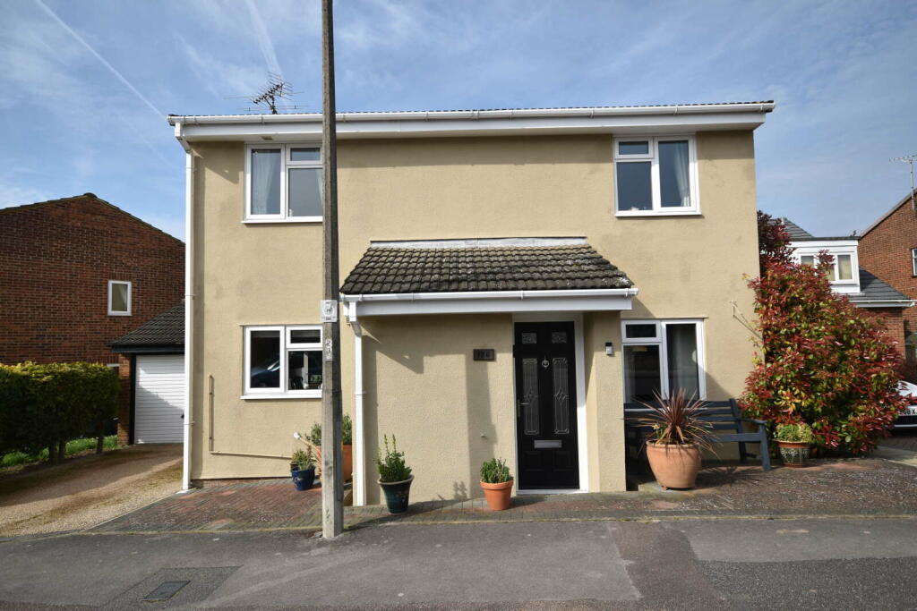 4 bedroom detached house for sale in Goddard Way, Saffron Walden, Essex