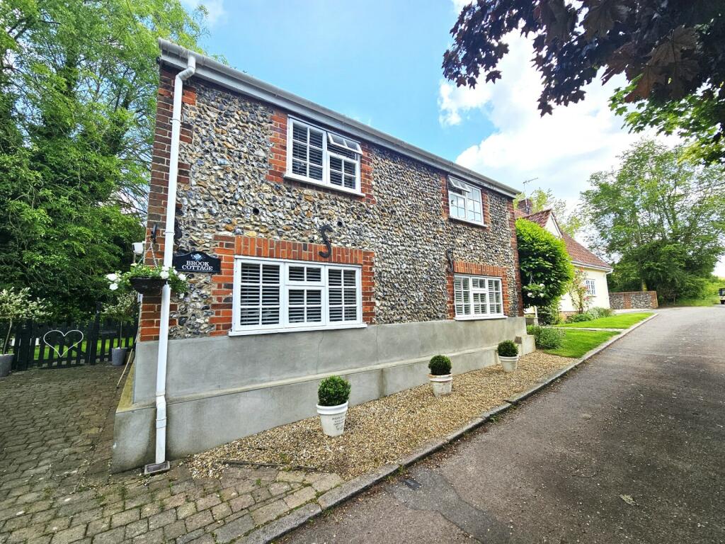 3 bedroom semidetached house for sale in Rogers End, Ashdon, Saffron