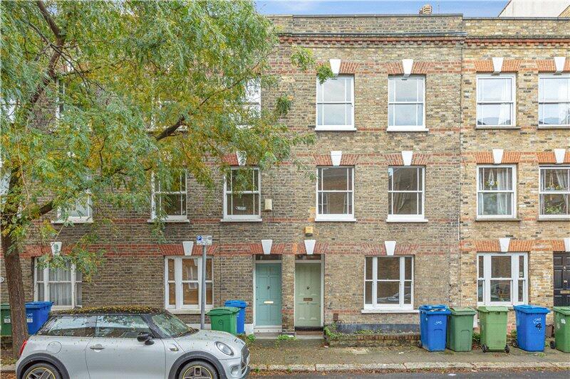 3 bedroom terraced house for sale in Henshaw Street, London, SE17