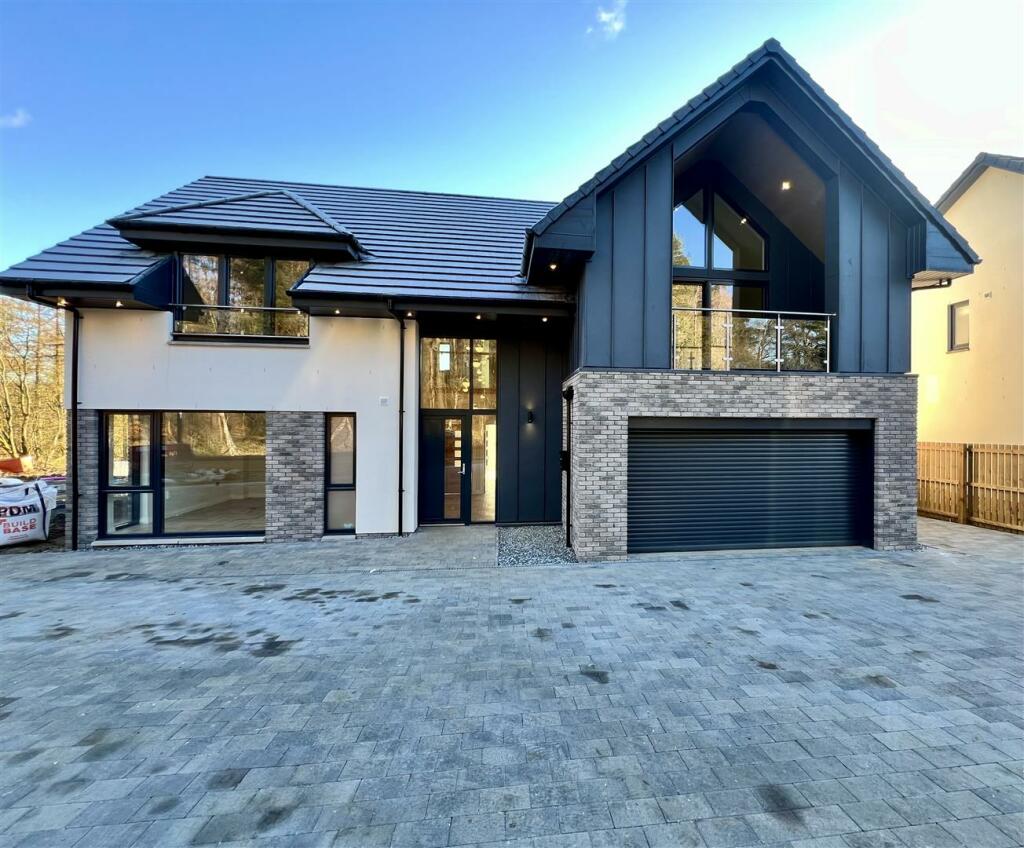 5 bedroom detached house for sale in 14, 18 By The Pond, Braidwood Road