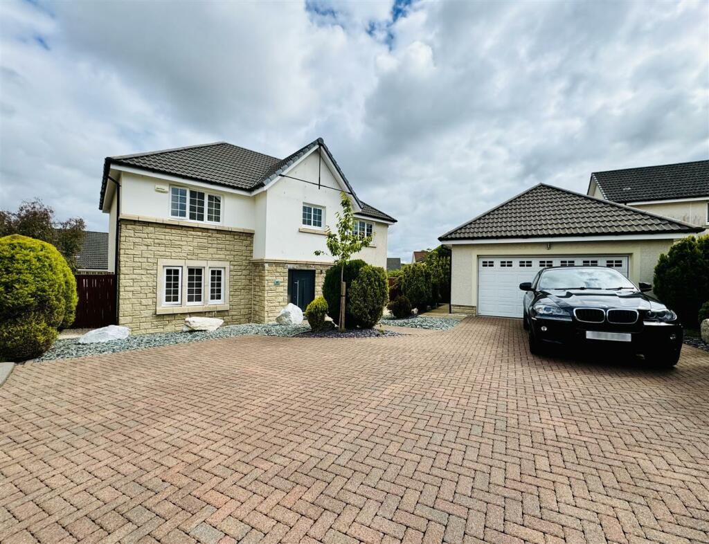 5 bedroom detached house for sale in Harris Grove, East Kilbride