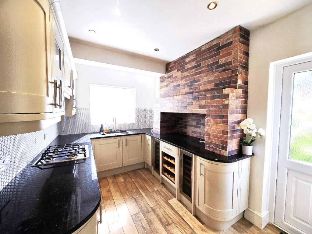 Main image of property: North Crescent, London