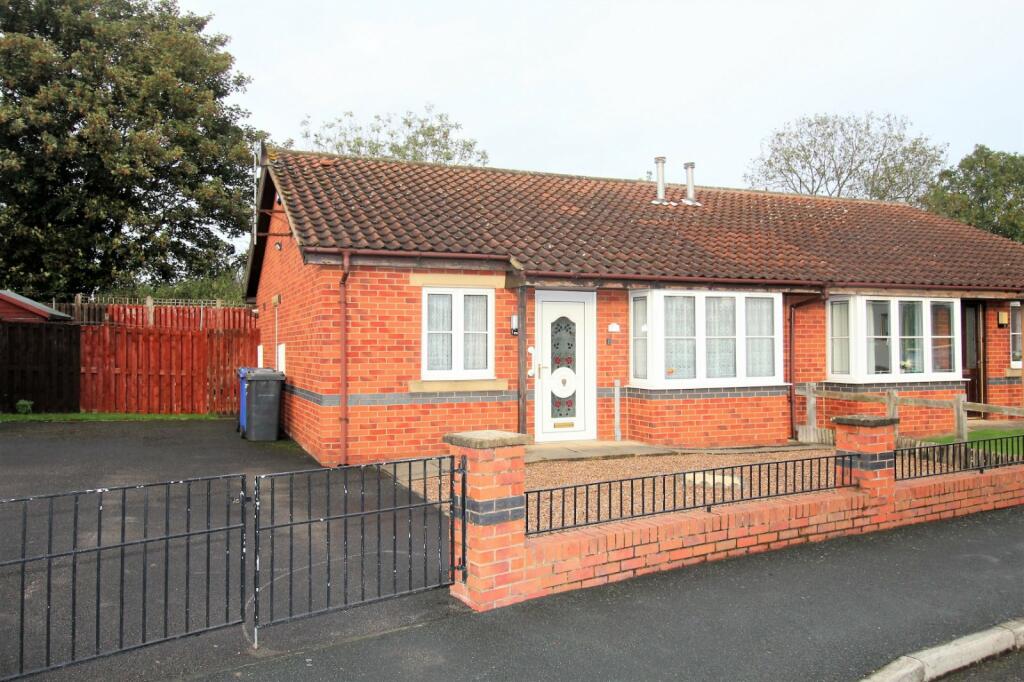 2 bedroom bungalow for sale in Layden Drive, Scawsby, Doncaster, DN5