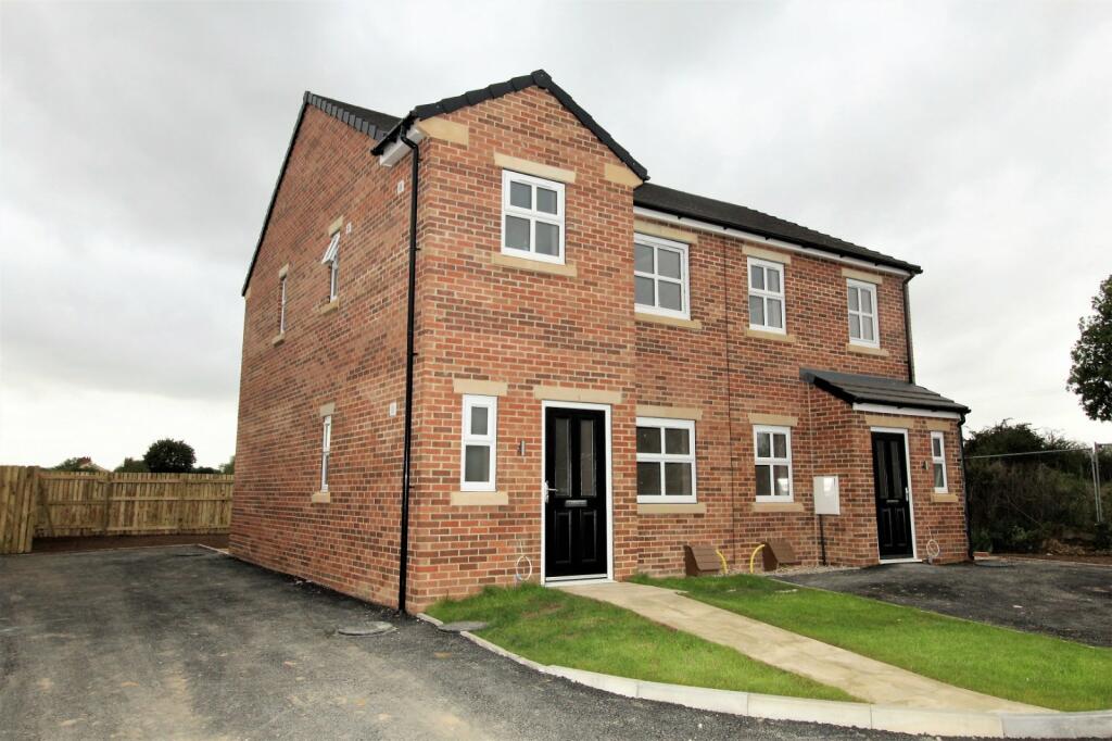 3 bedroom semidetached house for sale in Briars Lane, Stainforth