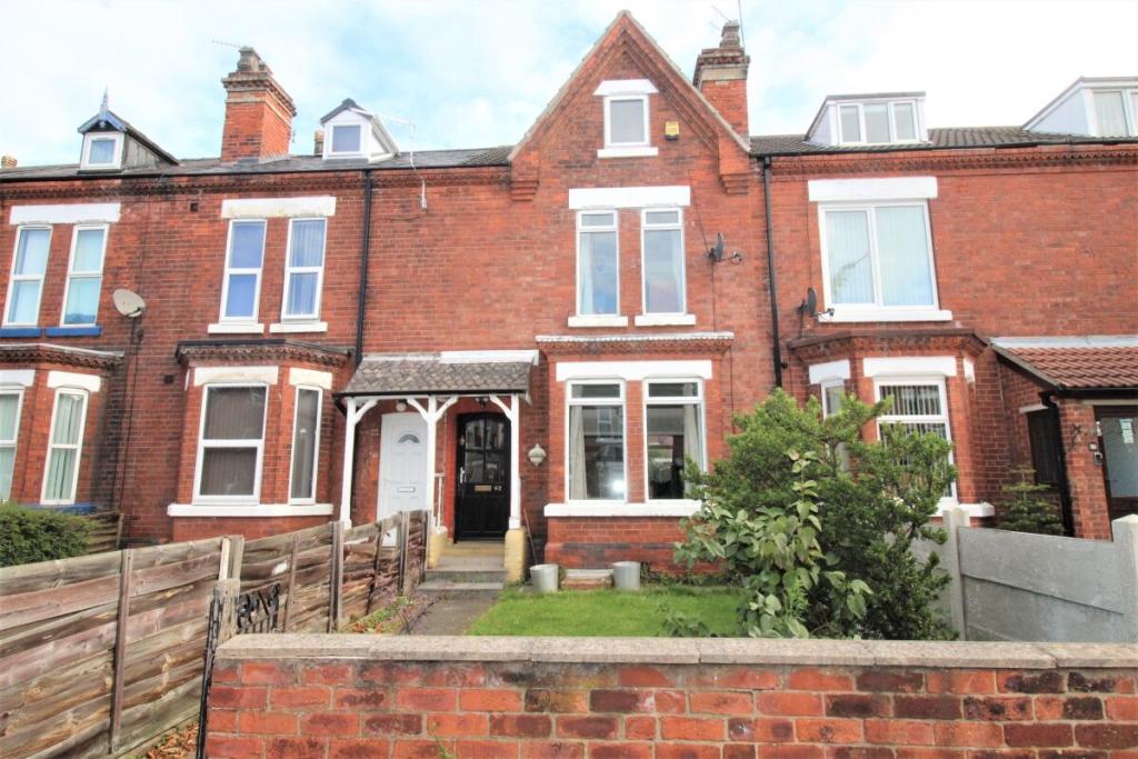 4 bedroom terraced house for sale in St. Marys Road, Doncaster, DN1