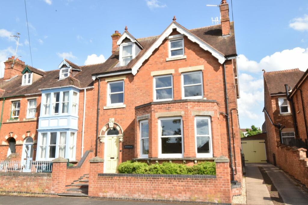 6 bedroom semidetached house for sale in Burford Road, Evesham
