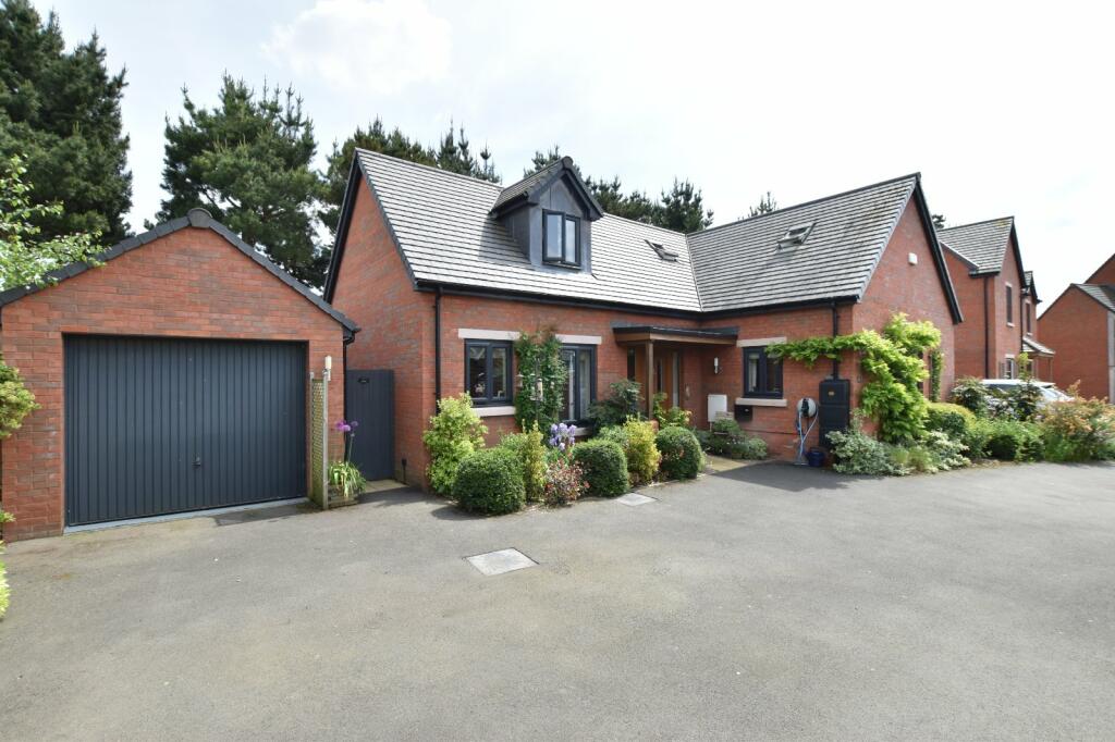 4 bedroom detached house for sale in Maybush Gardens, Badsey, Evesham
