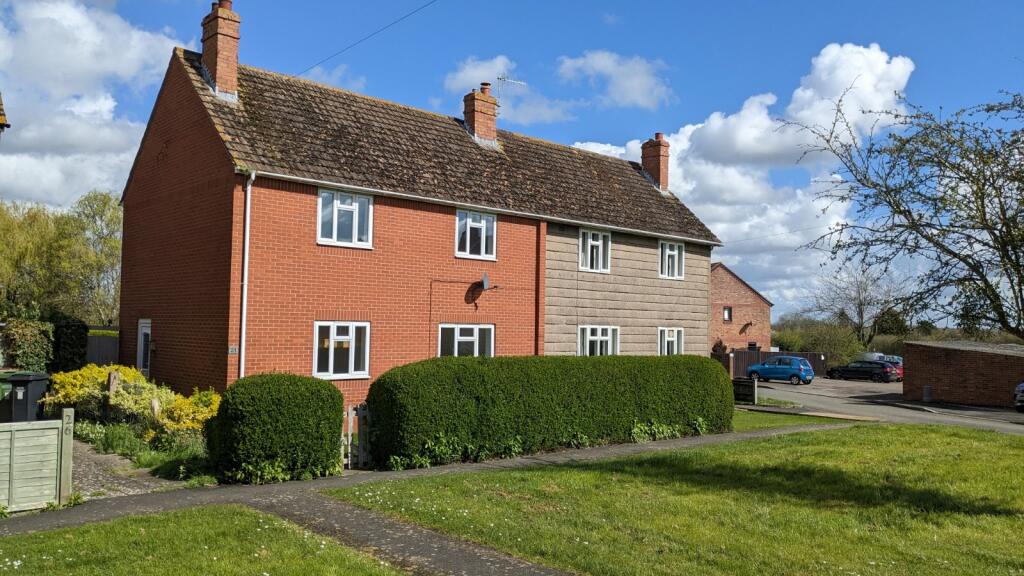 3 bedroom semidetached house for sale in Horsebridge Avenue, Badsey, Evesham, Worcestershire, WR11