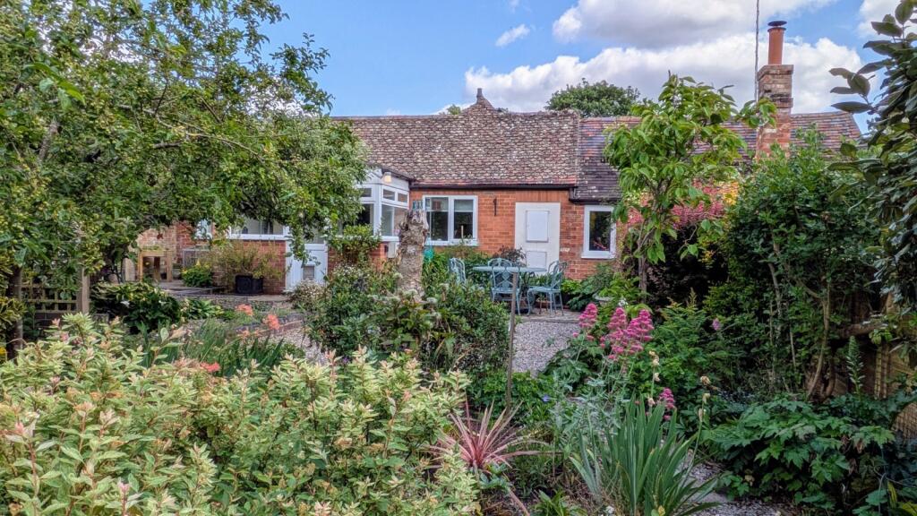 Main image of property: Worcester Road, Chadbury, Evesham, Worcestershire, WR11
