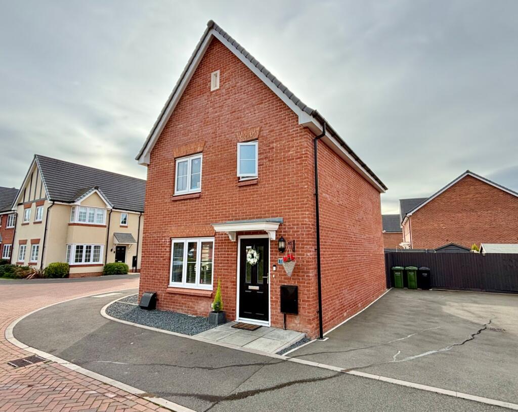 3 bedroom detached house