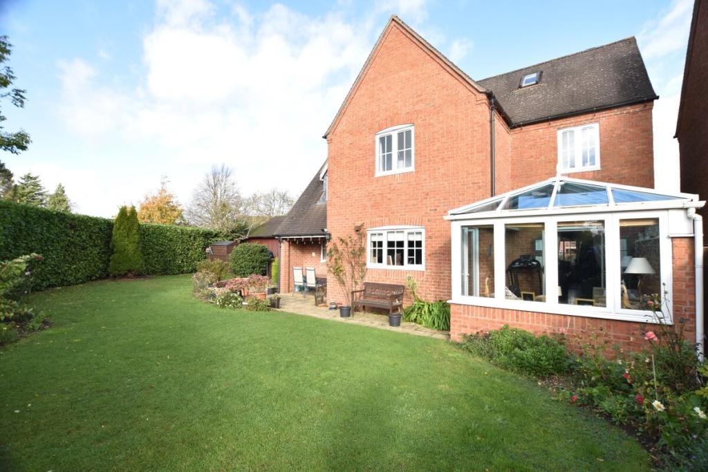 5 bedroom detached house for sale in Bromley Close, Harvington, Evesham
