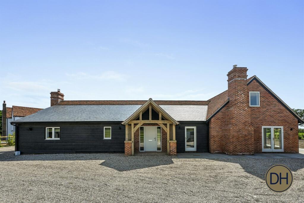 4 bedroom detached house for sale in Quince Hall Farm, Chelmsford Road