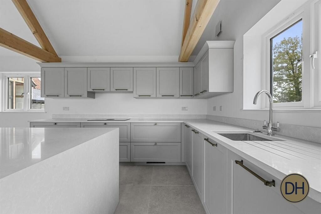 Additional property image - Quince Hall Farm, Chelmsford Road, Blackmore, Essex CM4