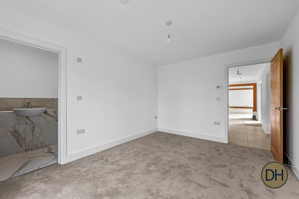 Additional property image - Quince Hall Farm, Chelmsford Road, Blackmore, Essex CM4