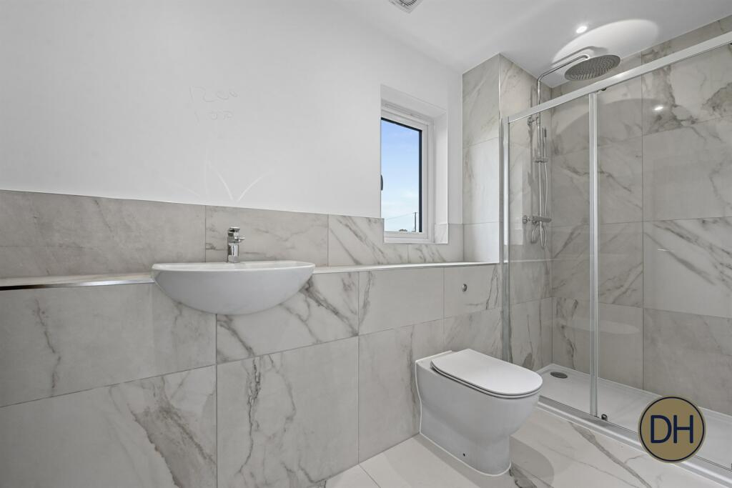 Additional property image - Quince Hall Farm, Chelmsford Road, Blackmore, Essex CM4