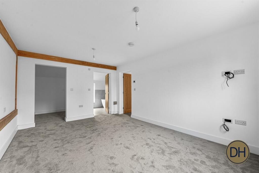 Additional property image - Quince Hall Farm, Chelmsford Road, Blackmore, Essex CM4