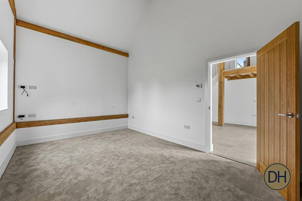 Additional property image - Quince Hall Farm, Chelmsford Road, Blackmore, Essex CM4