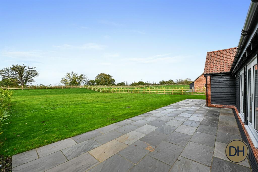 Additional property image - Quince Hall Farm, Chelmsford Road, Blackmore, Essex CM4