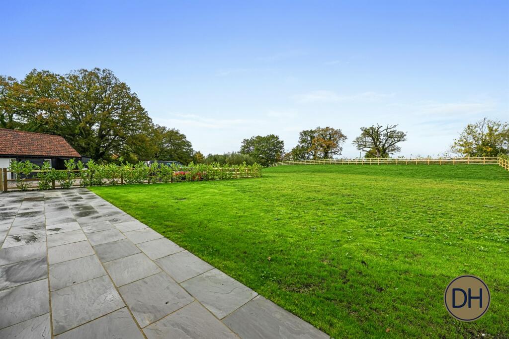 Additional property image - Quince Hall Farm, Chelmsford Road, Blackmore, Essex CM4