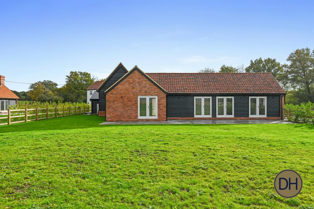 Additional property image - Quince Hall Farm, Chelmsford Road, Blackmore, Essex CM4