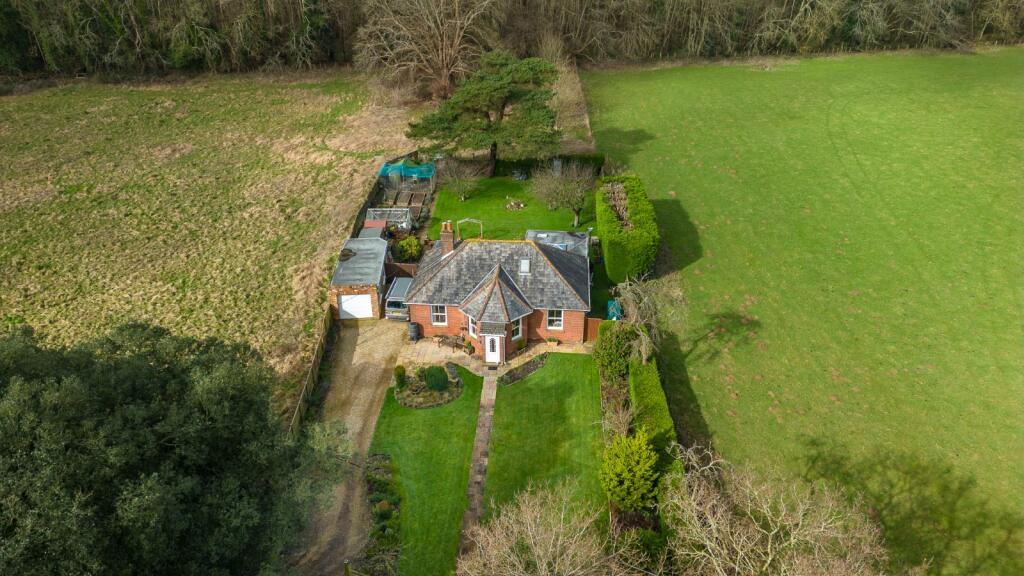 3 bedroom bungalow for sale in Acrise, Folkestone, Kent, CT18