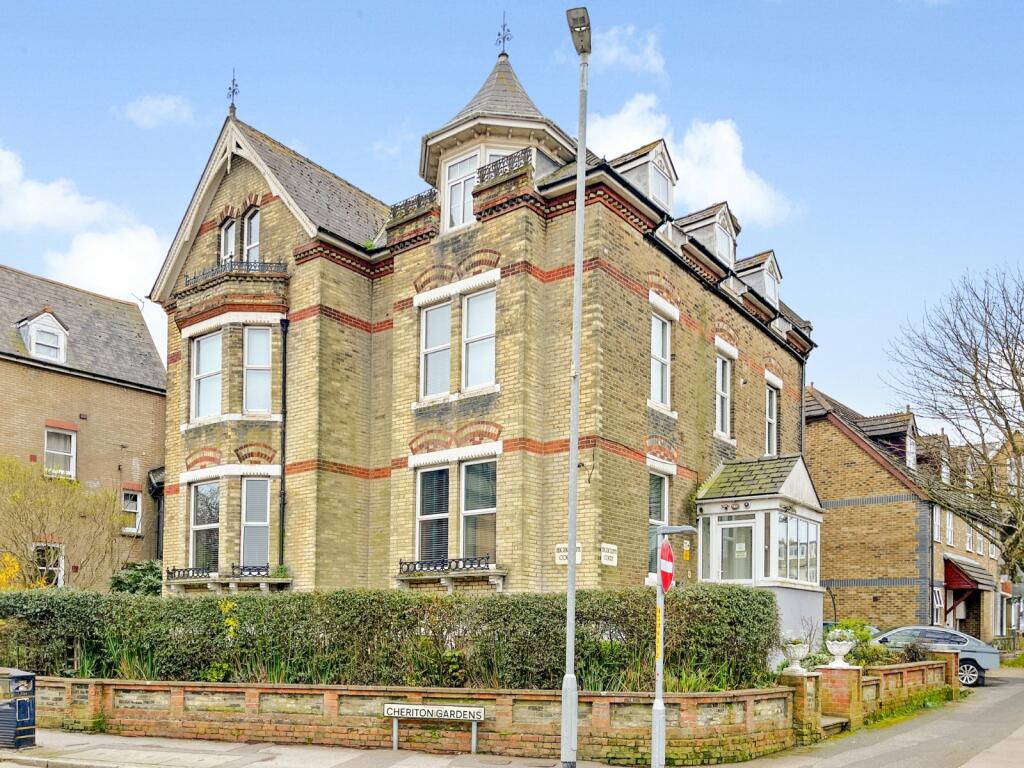 2 bedroom apartment for sale in Cheriton Gardens, Folkestone, Kent, CT20