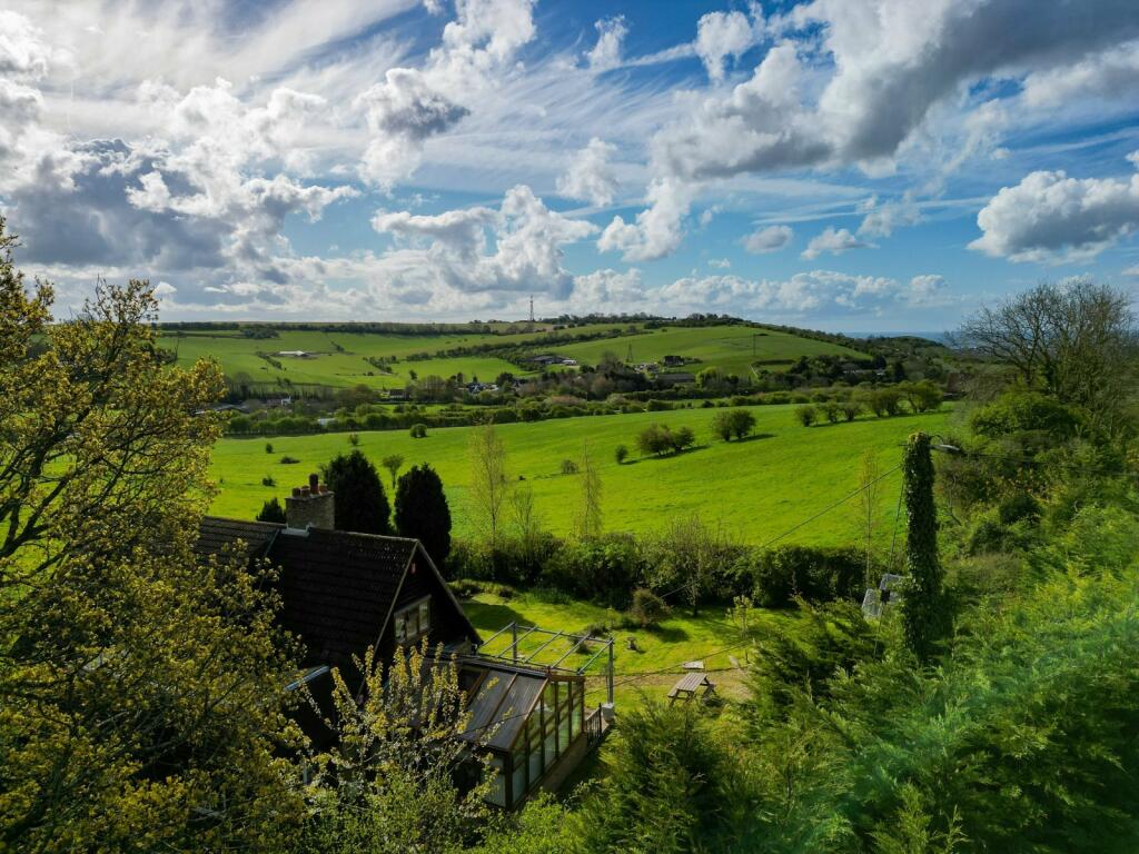 2 bedroom detached house for sale in Canterbury Road, Hawkinge