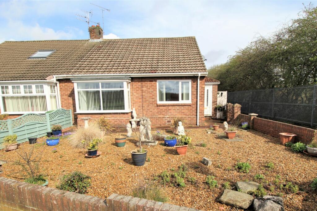 2 bedroom bungalow for sale in Gullane Close, Bill Quay, Gateshead, NE10
