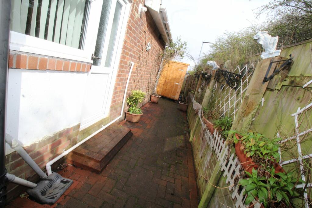 2 bedroom bungalow for sale in Gullane Close, Bill Quay, Gateshead, NE10