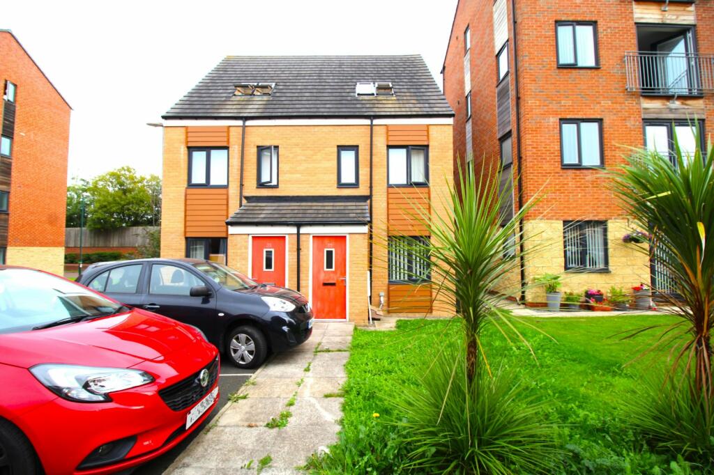 3 bedroom semidetached house for sale in St. Nicholas Way, Hebburn