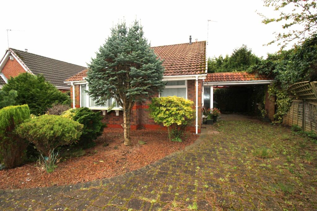 2 bedroom bungalow for sale in Woodvale Drive, Hebburn, Tyne and Wear, NE31
