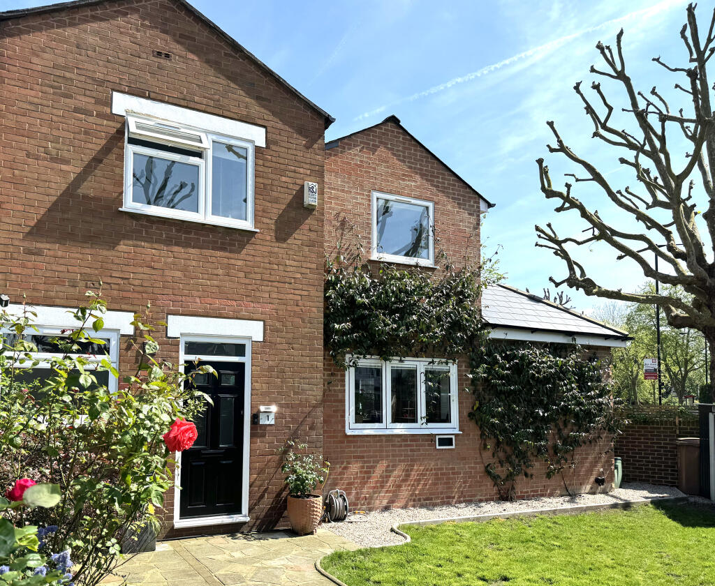 4 bedroom end of terrace house for sale in Rycott Path , SE22