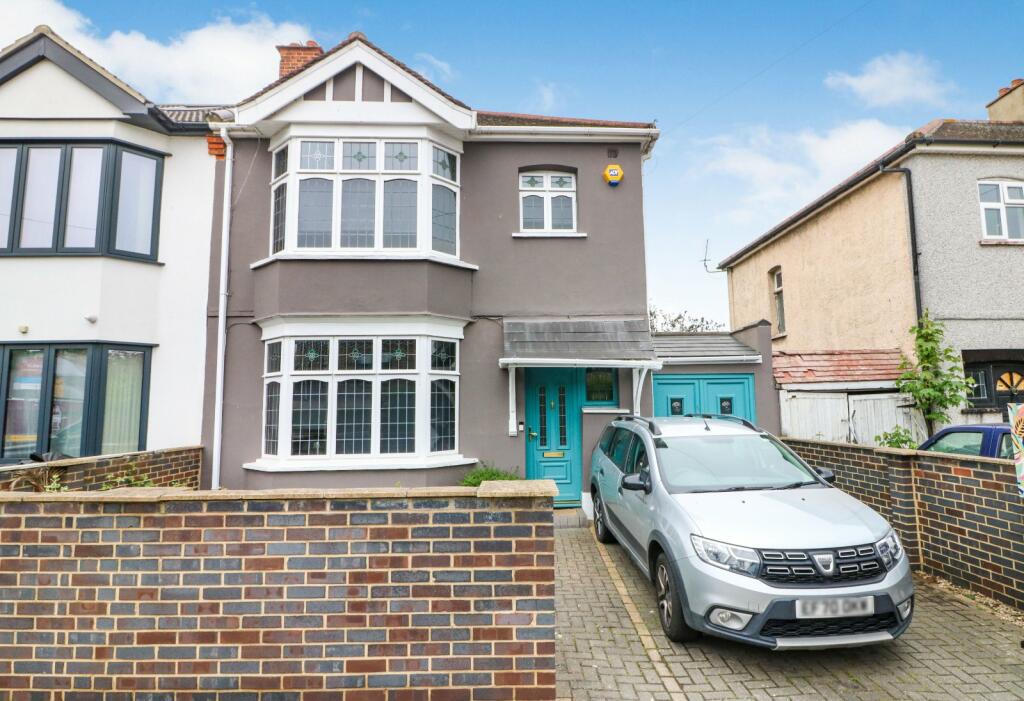 3 bedroom semidetached house for sale in Benton Road, Ilford, IG1