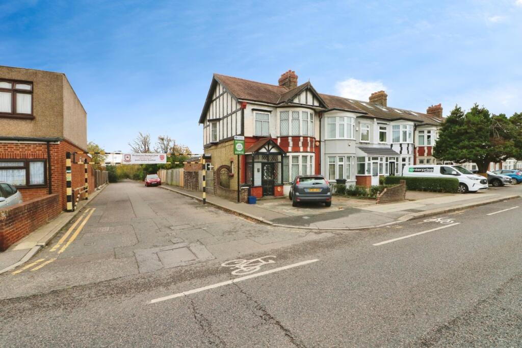 Main image of property: Fencepiece Road, Ilford, IG6