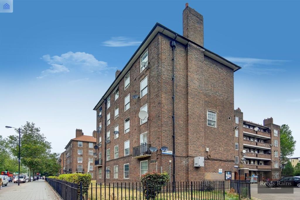 2 bedroom flat for sale in Old Kent Road, London, SE1